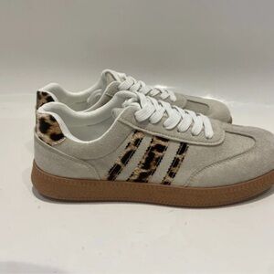 Leopard Accent Women's Sneakers